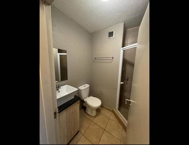 1 BEDROOM APARTMENT FOR SALE IN HILLCREST